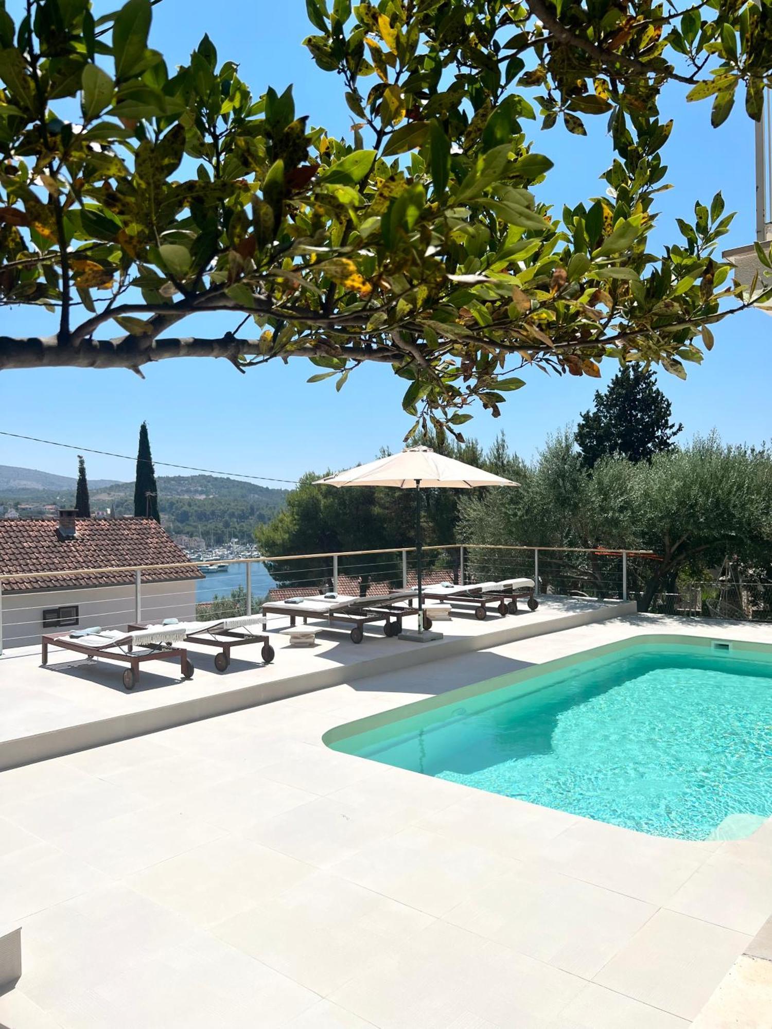 Seaview - A'more Villa *